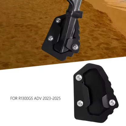 PIASTRA ESTENSIONE CAVALLETTO LATERALE MOTO BMW R1300GS/ADVENTURE 2023/24 NERO